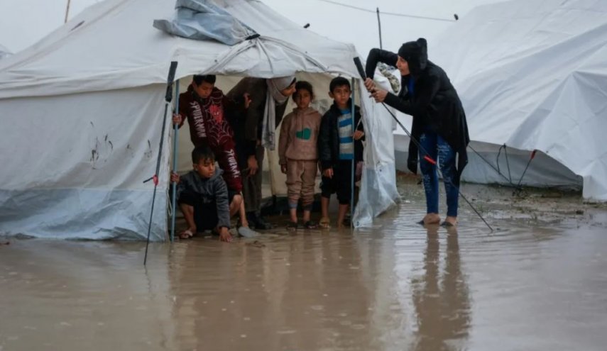 كارثة إنسانية في غزة: استشهاد 14 فلسطينياً جراء البرد والسيول