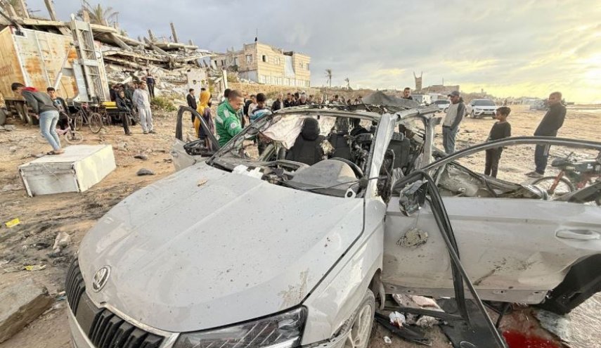 4 شهداء بقصف سيارة بغزة والاحتلال يزعم استهداف قيادي