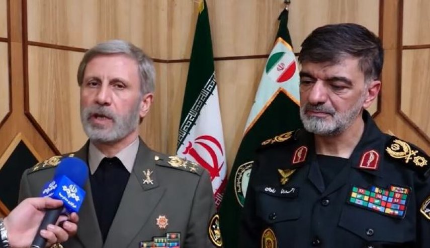 فرمانده کل ارتش: همه حافظان امنیت برای خنثی سازی توطئه دشمنان آماده‌اند