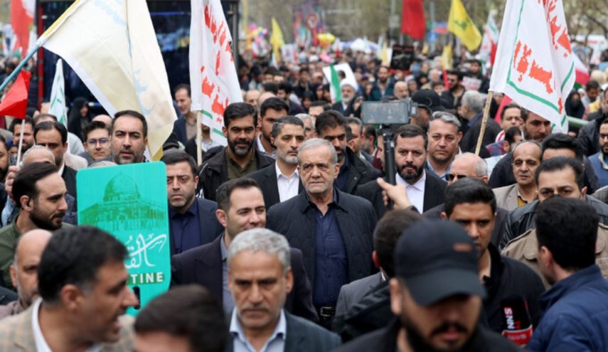 همراهی رئیس‌جمهور با راهپیمایان روز قدس تهران