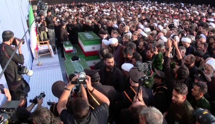 اقامه نماز بر پیکر رهبر شهید انقلاب در مسجد جمکران
