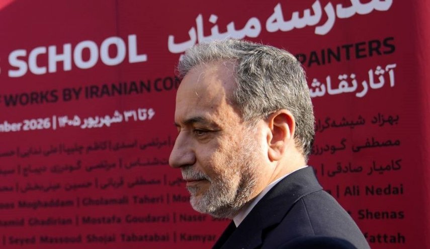 عراقجي: مدرسة ميناب وثیقة فخر لايران.. نبذل الدماء ولا نتخلى عن التراب
