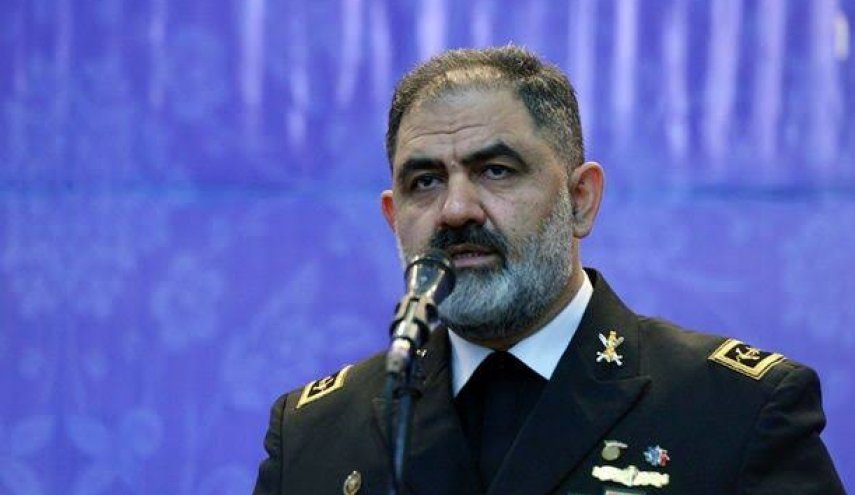 دریادار ایرانی: با همان روحیه شهدا از ایران دفاع می‌کنیم