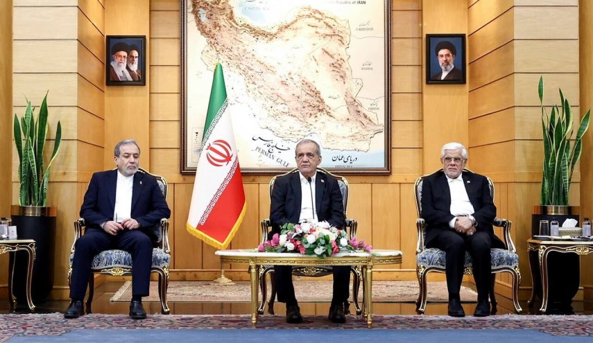 عراقچی همراه پزشکیان عازم قرقیزستان شد