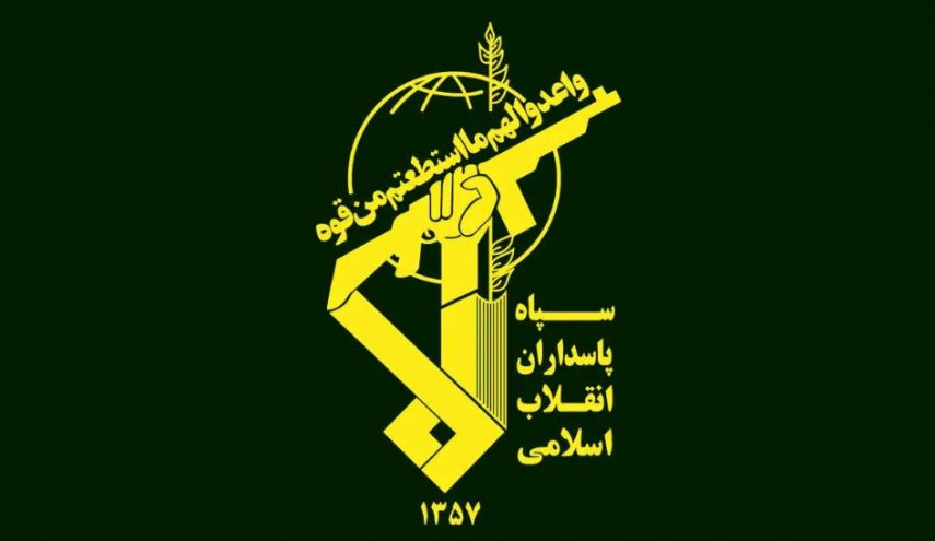 ناو هواپیمابر و یک ناوشکن ارتش کودک کش متجاوز آمریکا مورد حمله قرار گرفت