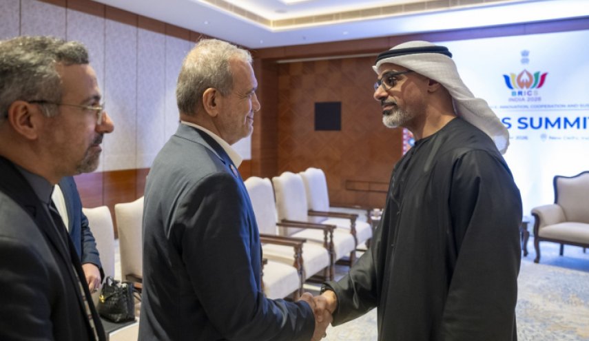 الرئيس الإيراني وولي عهد أبوظبي يلتقيان على هامش قمة بريكس