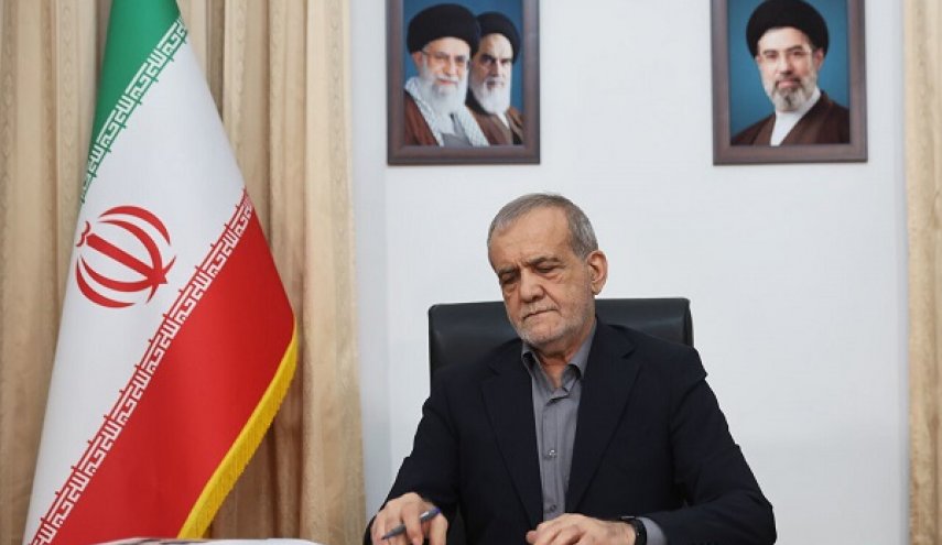 قند پارسی در کام تاریخ / پزشکیان ؛شعر فارسی، ستون استوار عمارت فرهنگ ایرانی است
