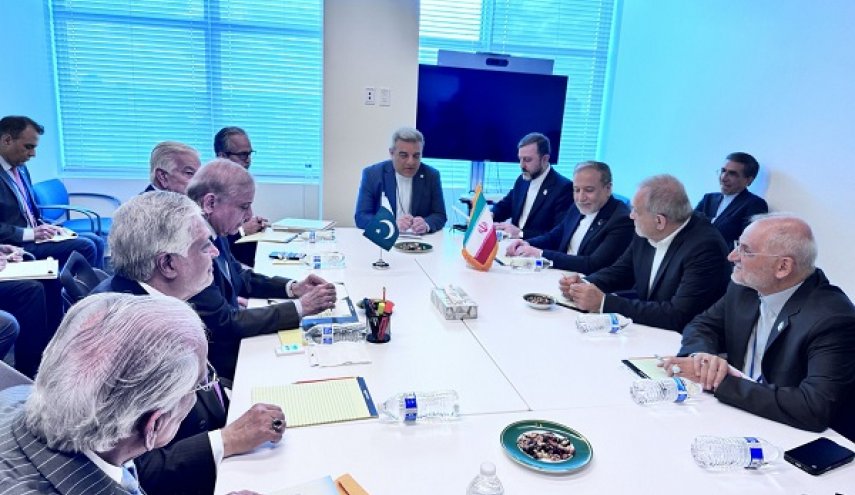 دیدار دکتر پزشکیان با نخست‌وزیر پاکستان در نیویورک