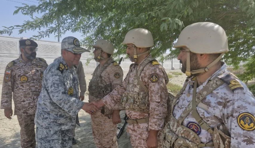 امیر دریادار مقدم: نداجا با قدرت از سواحل مکران حفاظت می‌کند