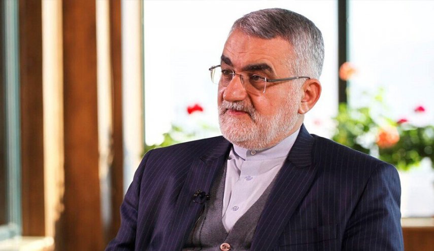بروجردي: نسيطر على مضيق هرمز بقوة ولا قيمة لتصريحات ترامب الشاذة
