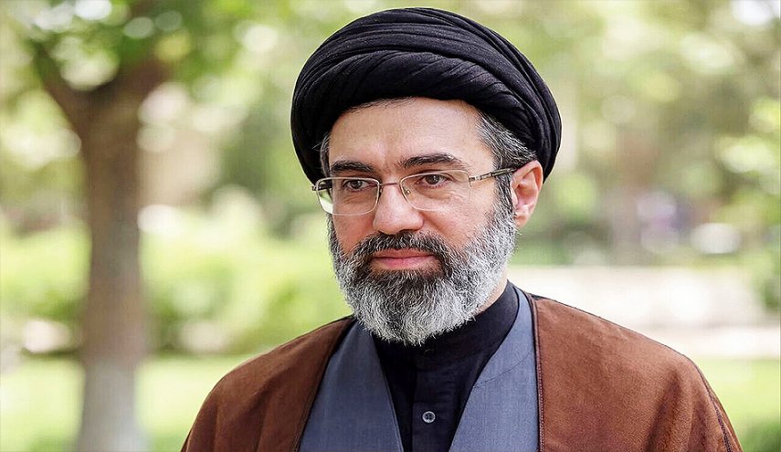 آية الله السيد مجتبى الخامنئي يعزي حجة الإسلام 