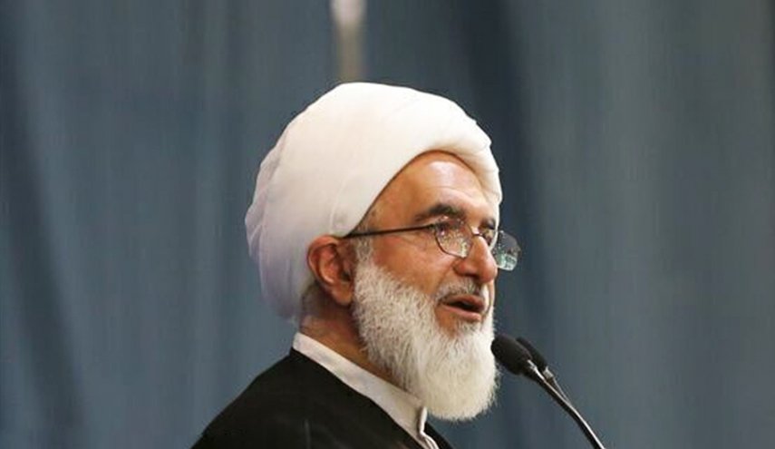 خطيب جمعة طهران يحذر من حرب عالمية يقودها الغرب لتقويض كيان الأسرة