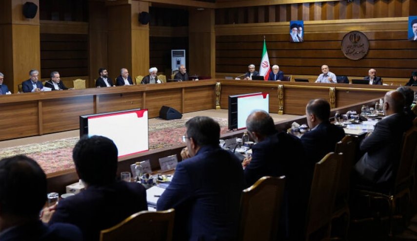 الرئيس بزشكيان: علينا أن نحول الظروف الراهنة إلى فرصة لحل مشاكل البلاد
