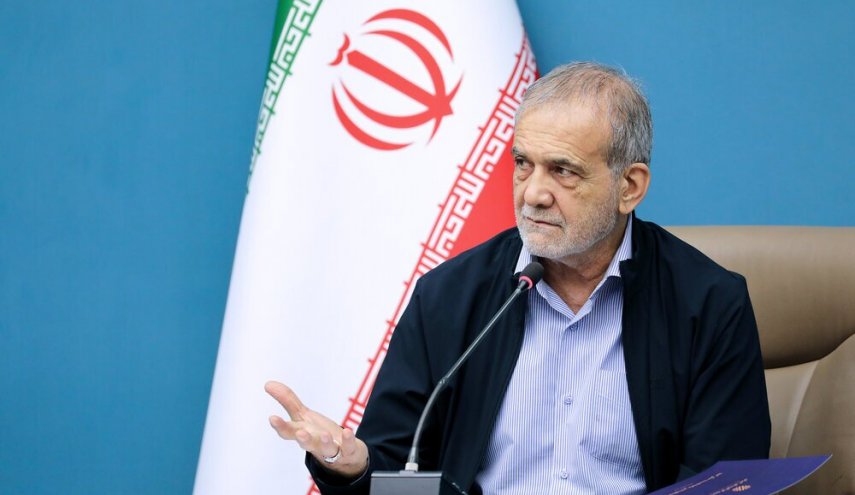 پزشکیان: به دنبال رفع موانع پیش‌روی صادرکنندگان هستیم/ ایستادیم و خواهیم ایستاد