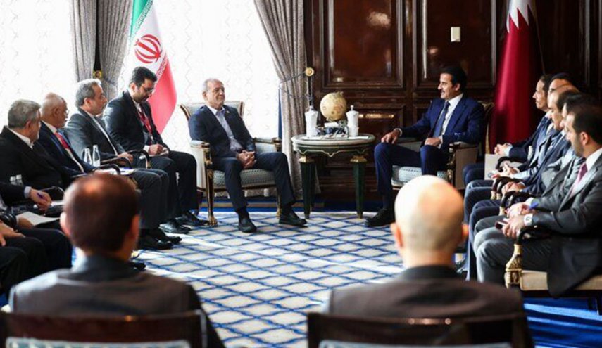 الرئيس بزشكيان وأمير قطر يؤكدان ضرورة تعزيز العلاقات الثنائية