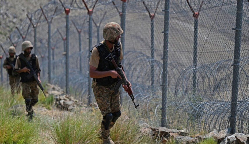 پاکستان از کشته و زخمی شدن ۶ نفر درپی درگیری با مرزبانان افغانستان خبر داد