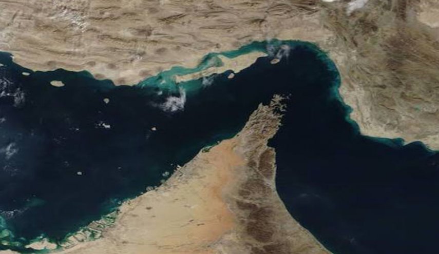 ناقلة رابعة تشتعل في مضيق هرمز.. وحرس الثورة يكشف التفاصيل