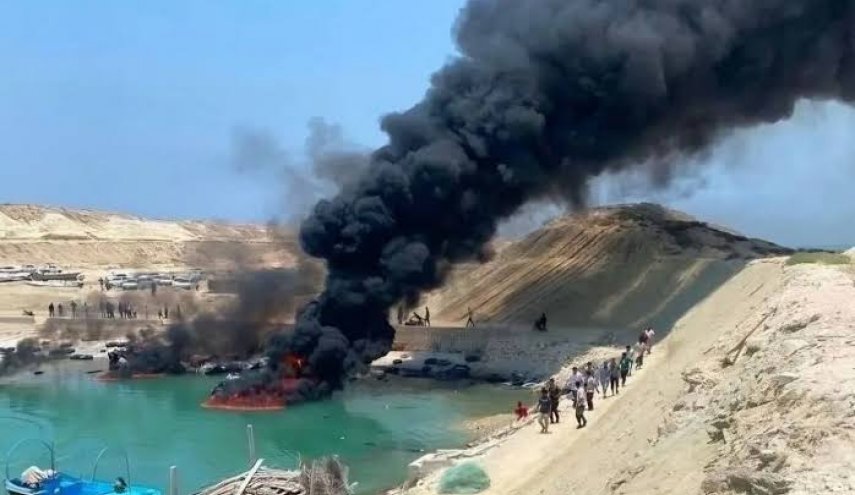 العدو الامريكي يستهدف قاربي صيد جنوبي ایران وفقد صيادين