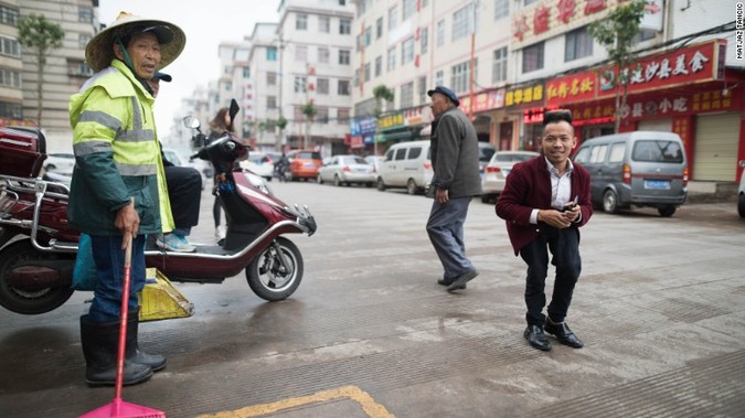 درآمد متفاوت پادشاه شهر کوتوله‌ها در چین +تصاویر