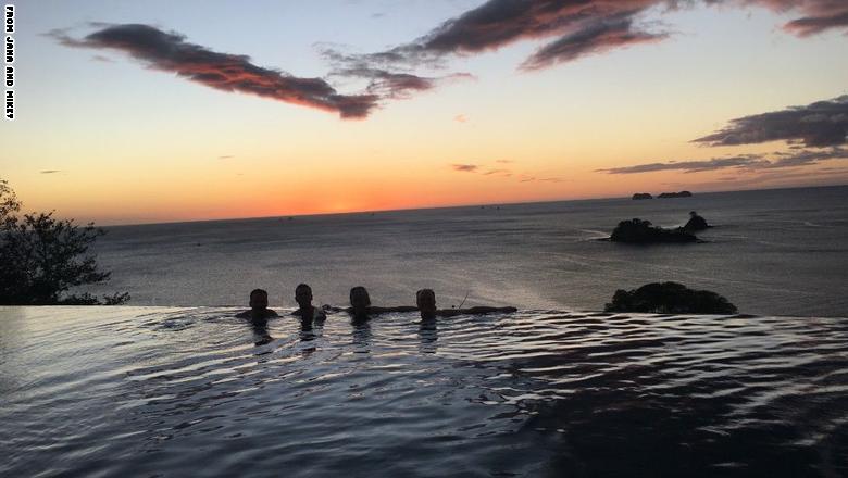فندق كاسا تشامليون، في كوستاريكا: وهذا الفندق مخصص للكبار فقط، ويقع الفندق على قمة تلة، ويتضمن بركة سباحة لا متناهية مطلة على المحيط الهادئ