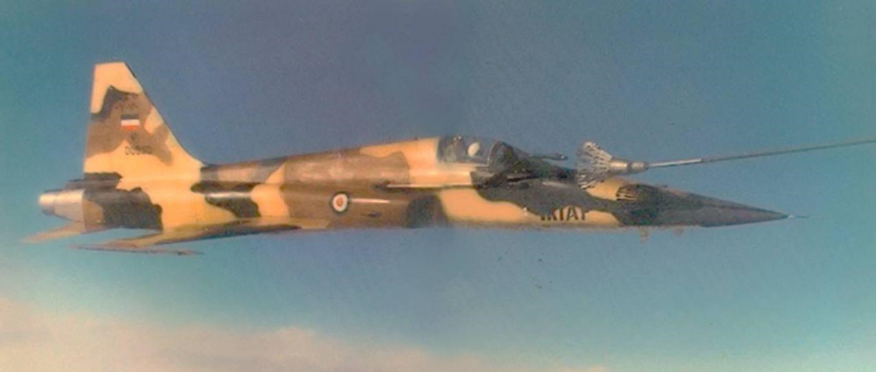 سوخت‌گیری هوایی جنگنده‌های F-5E (بالا) و F-5F (پایین)- پس از دوران دفاع مقدس
