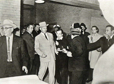 لی هاروی اسوالد دوروز بعد از ترور کندی در مرکز پلیس شهر دالاس به قتل رسید