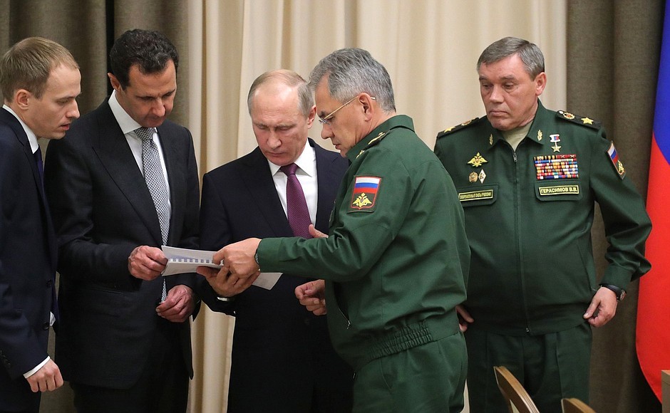 بالصور .. بوتين يحتضن الأسد في روسيا