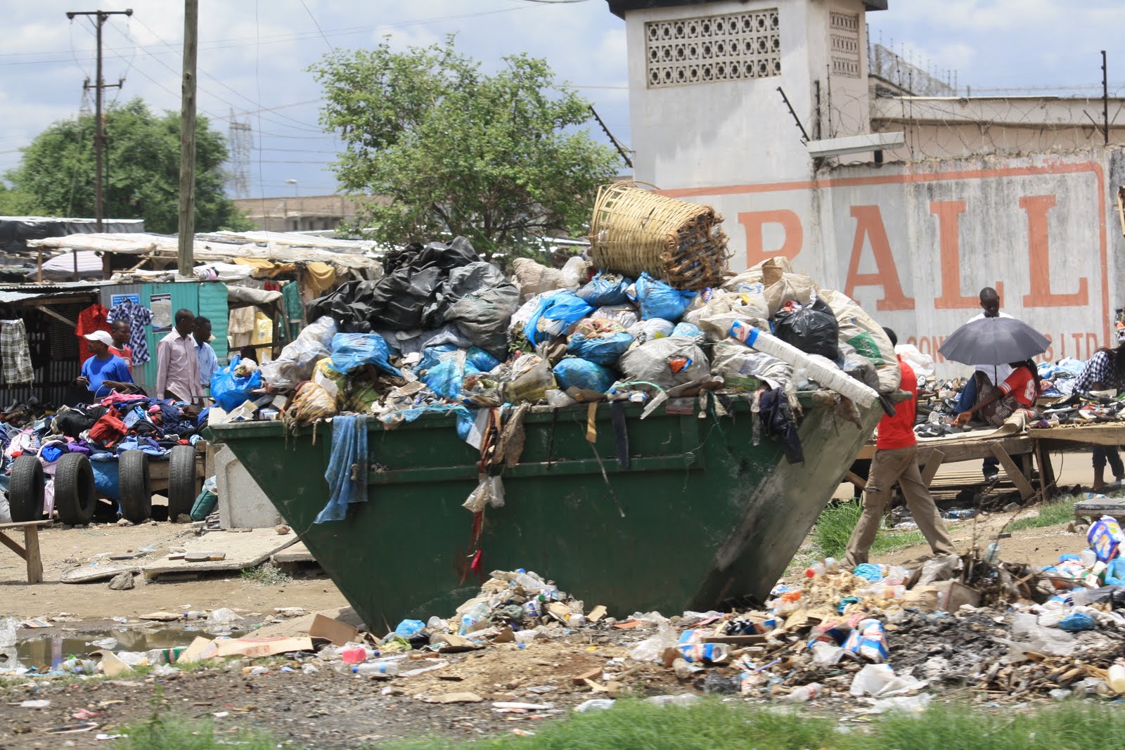 سطل زباله در بازار سووتو