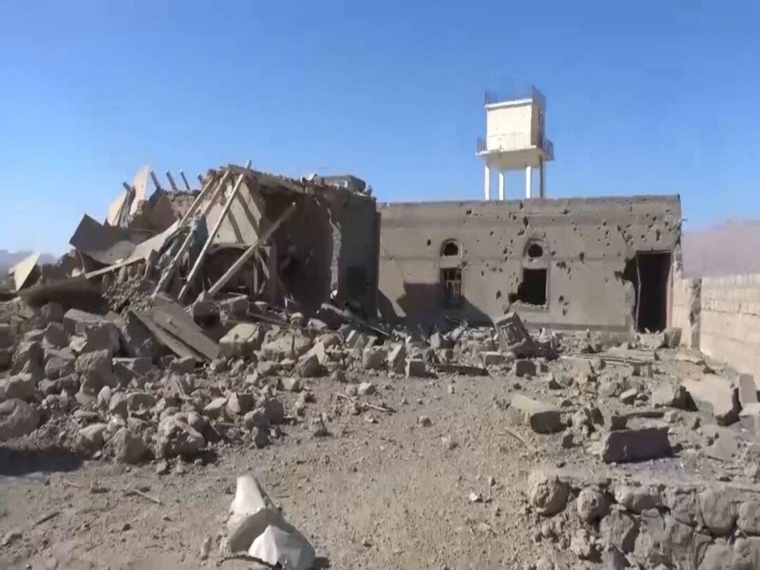 صور لمشاهد تدمير منازل المدنيين بغارات سعودية بمأرب