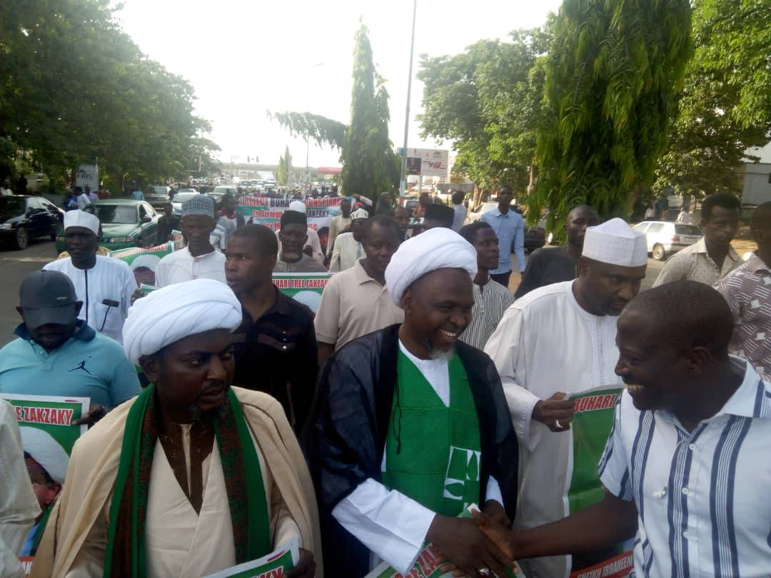 تظاهرات در نیجریه در محکومیت ادامه بازداشت شیخ زکزاکی و همسرش+عکس و فیلم
