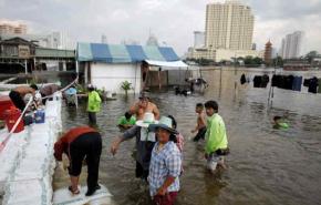 السكان يفرون من بانكوك هربا من الفيضانات