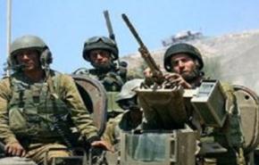 الاحتلال يستهدف منازل الفلسطينيين بالرشاشات الثقيلة