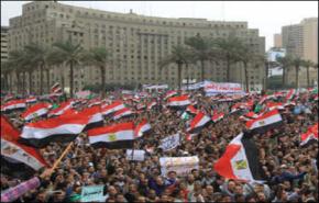 تزايد المتظاهرين بميدان التحرير واستقالة الحكومة