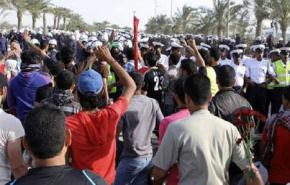 البحرين تستبدل موظفيها البحرينيين بآسيويين