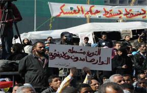 المصريون يرفضون حكومة الجنزوري ويواصلون الاعتصام