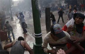 اصابة عشرات المعتصمين امام مجلس الوزراء بالقاهرة