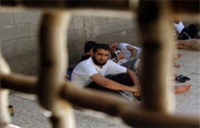 الأسرى الفلسطينيون يخوضون إضرابًا عن الطعام بـ 4 سجون