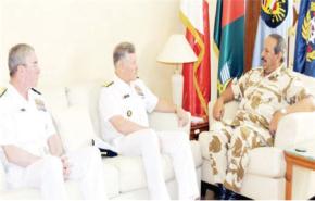 قائد قوة دفاع البحرين يجتمع بقائد القوات البحرية الأميركية