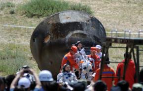 عودة مركبة الفضاء الصينية شنتشو 9 إلى الأرض