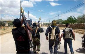 المسلحون السوريون يبحثون عن السلاح والمال على الحدود التركية