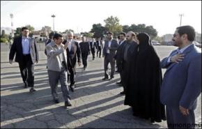 احمدي نجاد يتفقد اوضاع منكوبي زلزال آذربايجان الشرقية