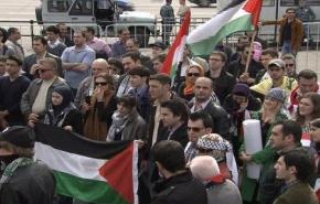 فلسطينيون يتظاهرون احتجاجا على اغلاق نقطة عبور الى القدس المحتلة