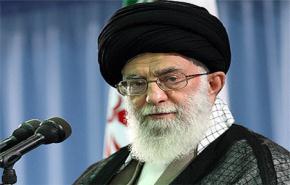 قائد الثورة: الشعب الايراني لم ولن يستسلم لضغوط نظام الهيمنة