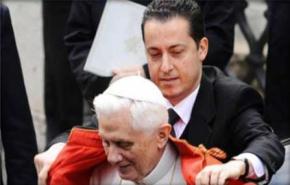 سجن كبير خدم بابا الفاتيكان بتهمة السرقة