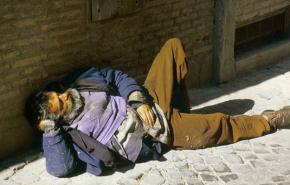 الأزمة الاقتصادية تجبر الايطاليين على أكل فتات الطعام