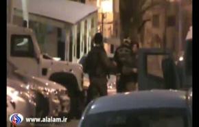 قوات الاحتلال تعتقل ناشطا فلسطينيا في الخليل وتنكل بوالدته 