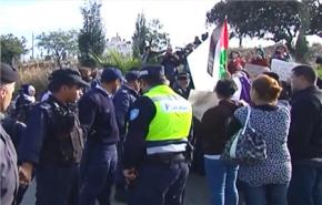 احتجاجات ضد زيارة كلينتون إلى رام الله