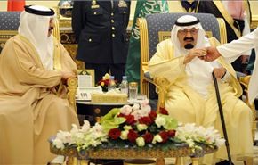 الغارديان: ملوك الدول الخليجية بداية الانهيار القادم