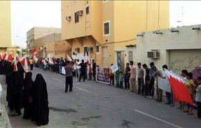 زنجیره انسانی بحرینی‌ها در حمایت از بازداشت شدگان