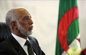 الحزب الحاكم في الجزائر يسحب الثقة من بلخادم